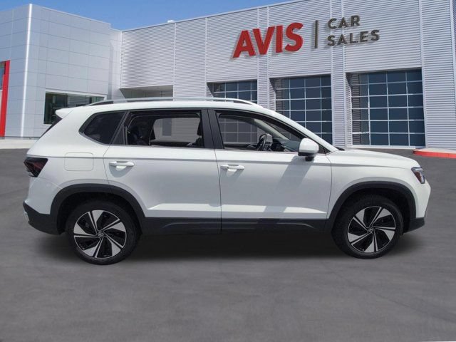 Used 2025 Volkswagen Taos SE AWD/4WD image 5