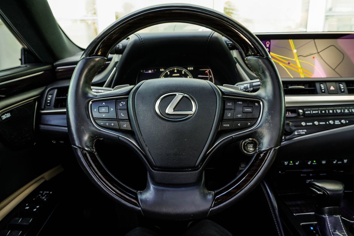 Used 2020 Lexus ES 350 Ultra Luxury w/ Accessory Package 2 image 14