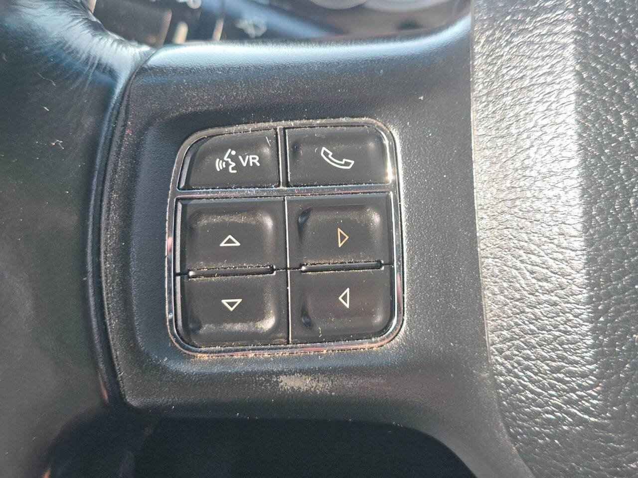 Used 2016 RAM 1500 Classic SLT w/ SLT Plus D￩cor Group image 32