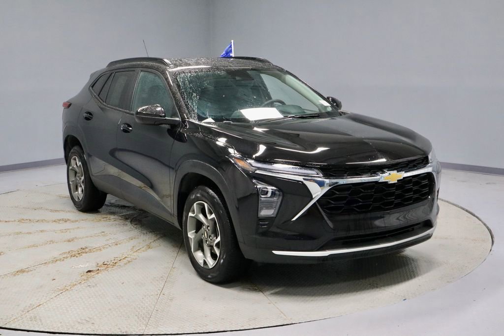 Used 2025 Chevrolet Trax LT w/ LT Convenience Package FWD image 1