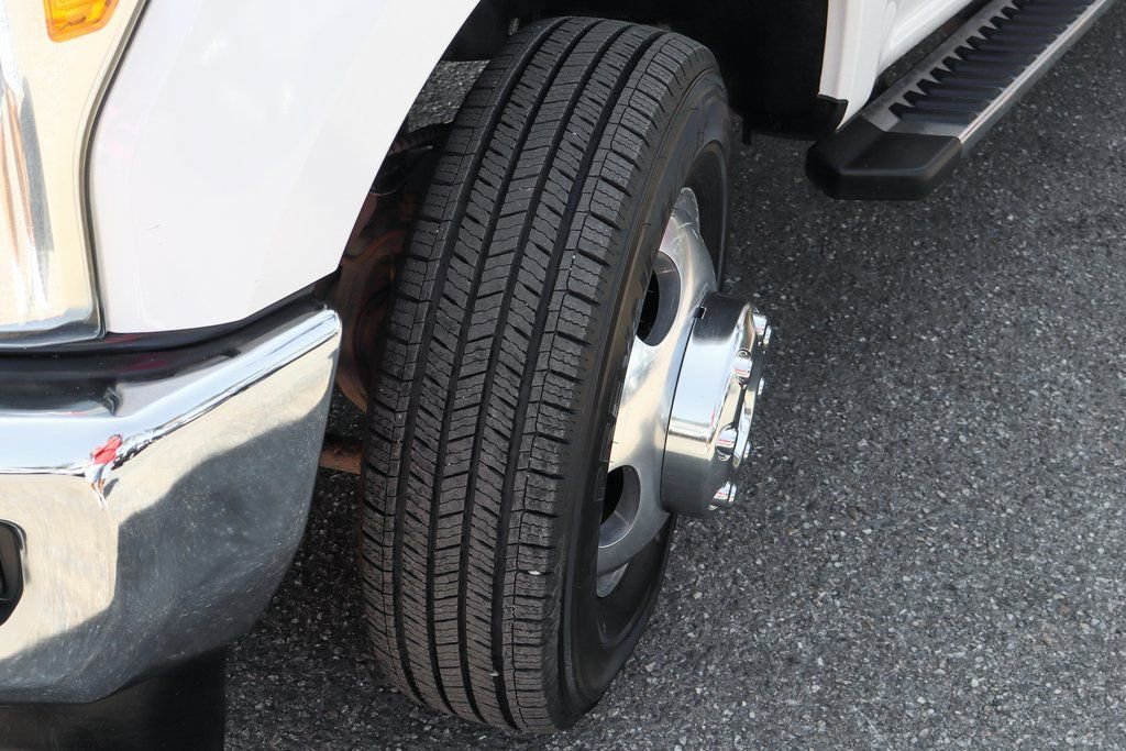 Used 2017 Ford F350 Lariat w/ Chrome Package image 45