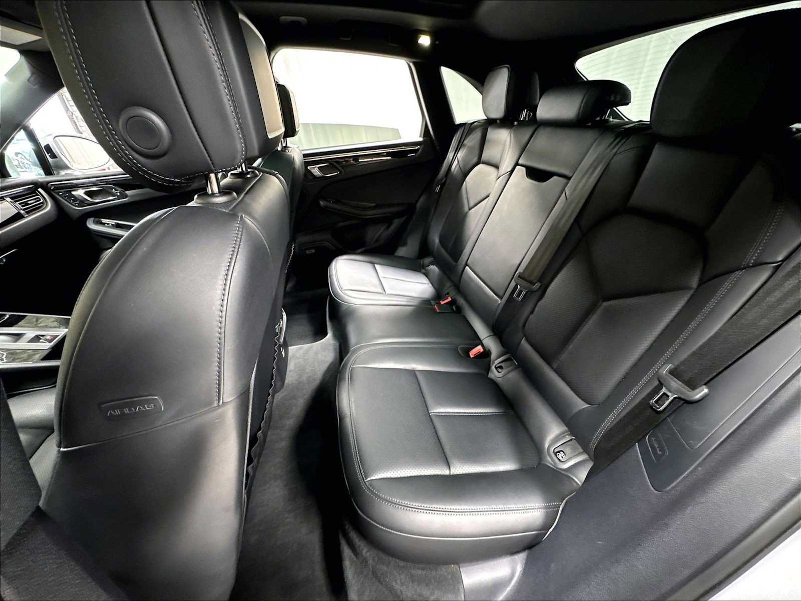 Used 2026 Porsche Macan AWD/4WD image 31