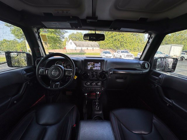 Used 2017 Jeep Wrangler Unlimited Rubicon AWD/4WD image 2