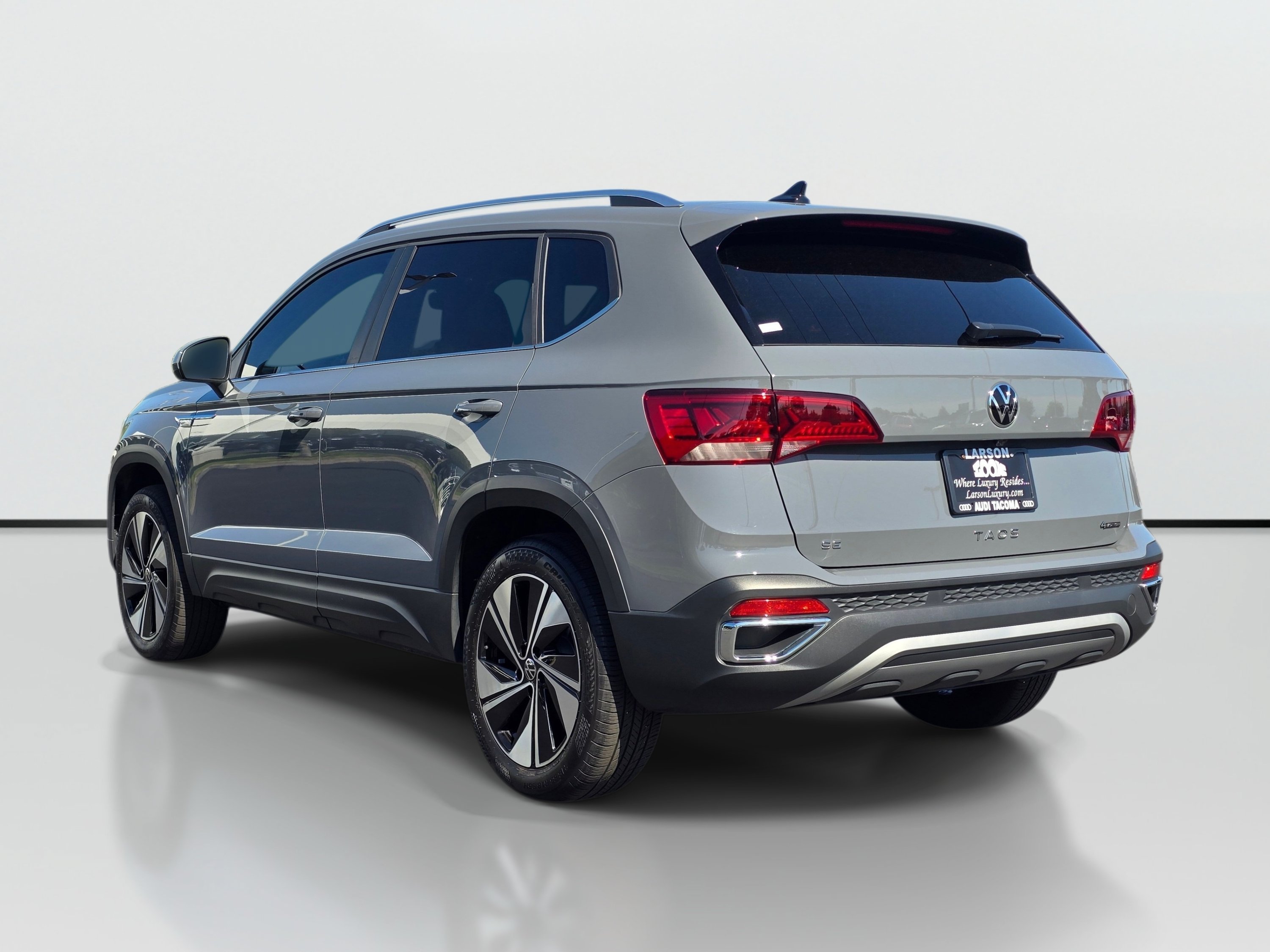 Used 2023 Volkswagen Taos SE AWD/4WD image 3