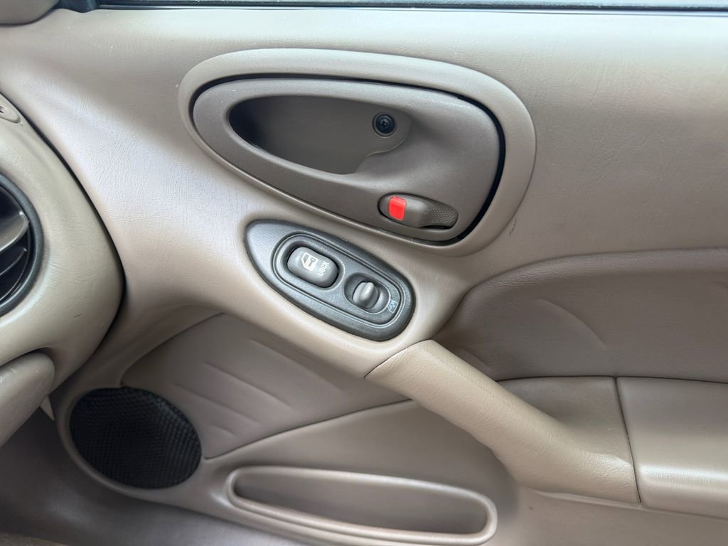 Used 2005 Pontiac Grand Am SE image 27