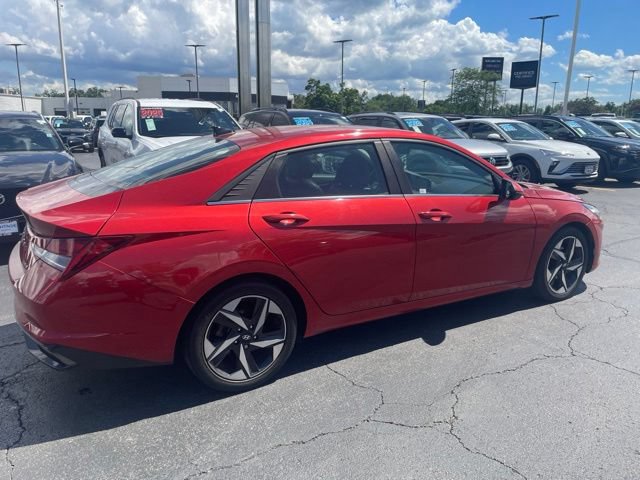 Used 2021 Hyundai Elantra Limited FWD image 2