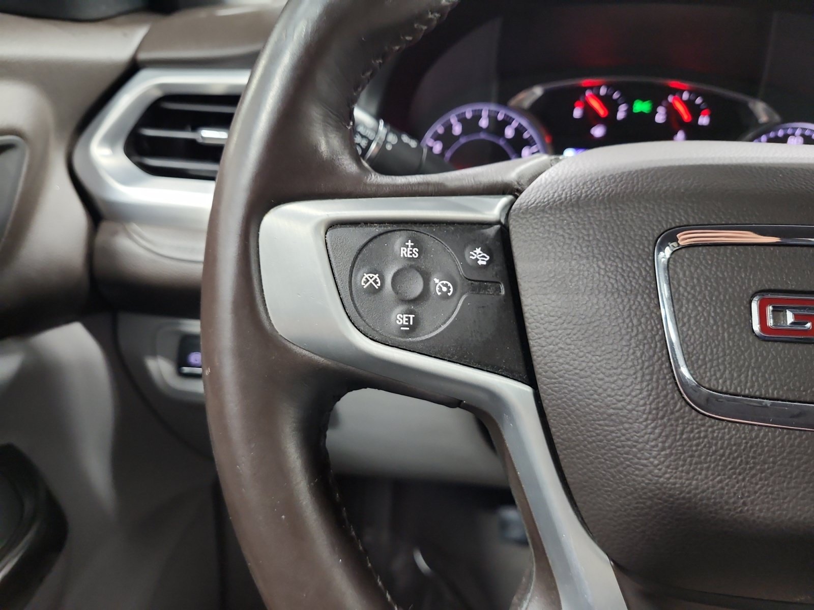 Used 2017 GMC Acadia SLT FWD image 23