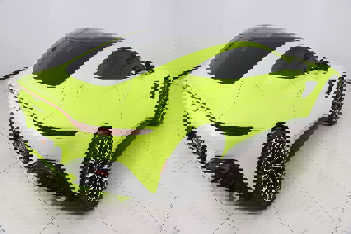 Used 2019 Aston Martin V8 Vantage Coupe RWD image 71