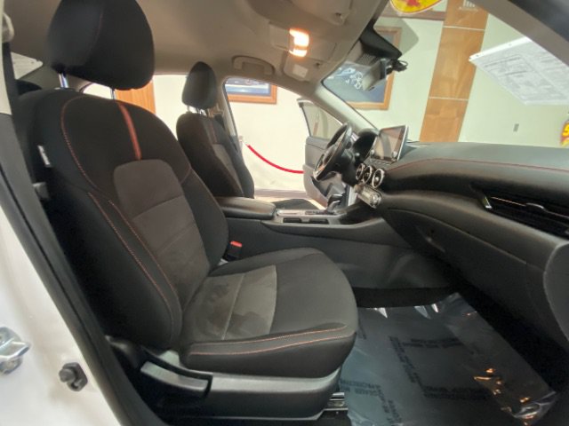 Used 2024 Nissan Sentra SR FWD image 11