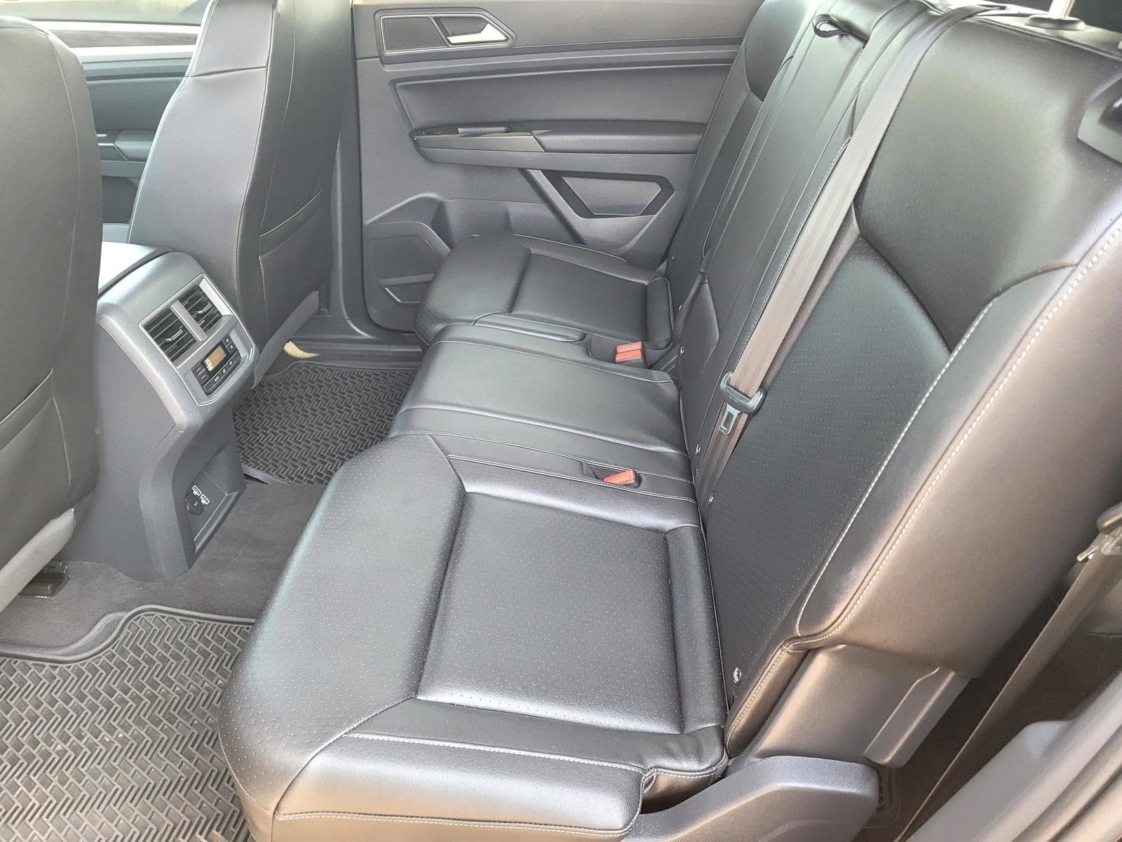 Used 2019 Volkswagen Atlas SE FWD image 17