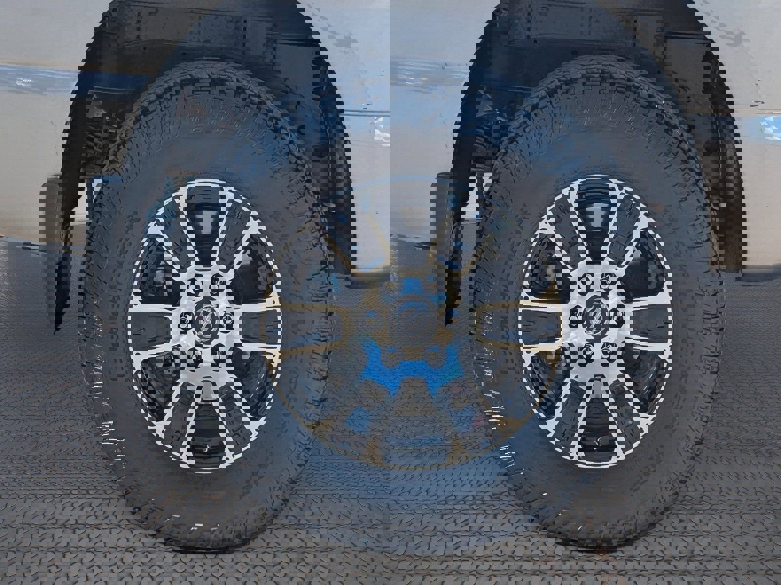 Used 2024 Nissan Titan SV image 10