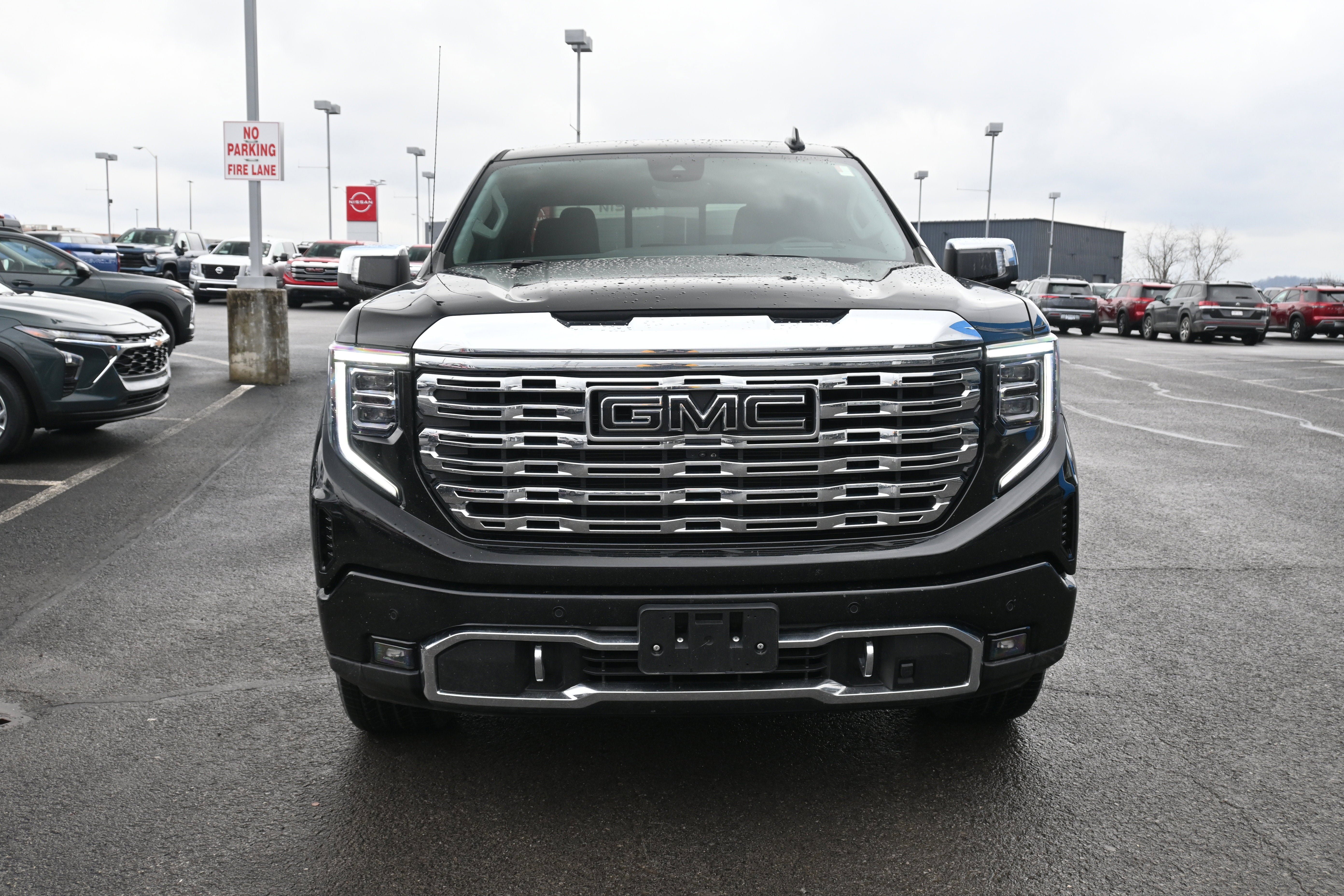 Used 2025 GMC Sierra 1500 Denali w/ Denali Reserve Package AWD/4WD image 3