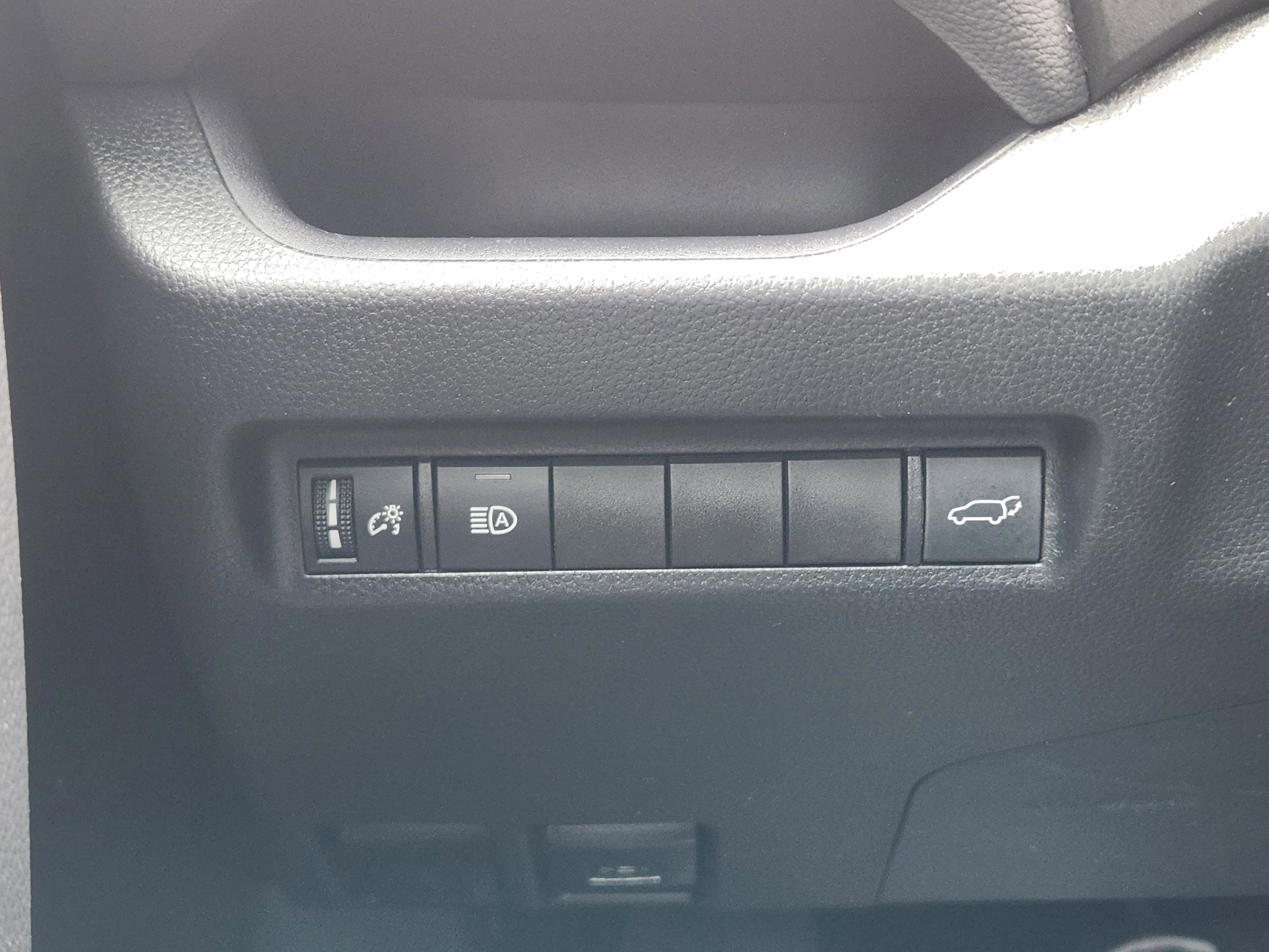 Used 2019 Toyota RAV4 XLE Premium FWD image 17