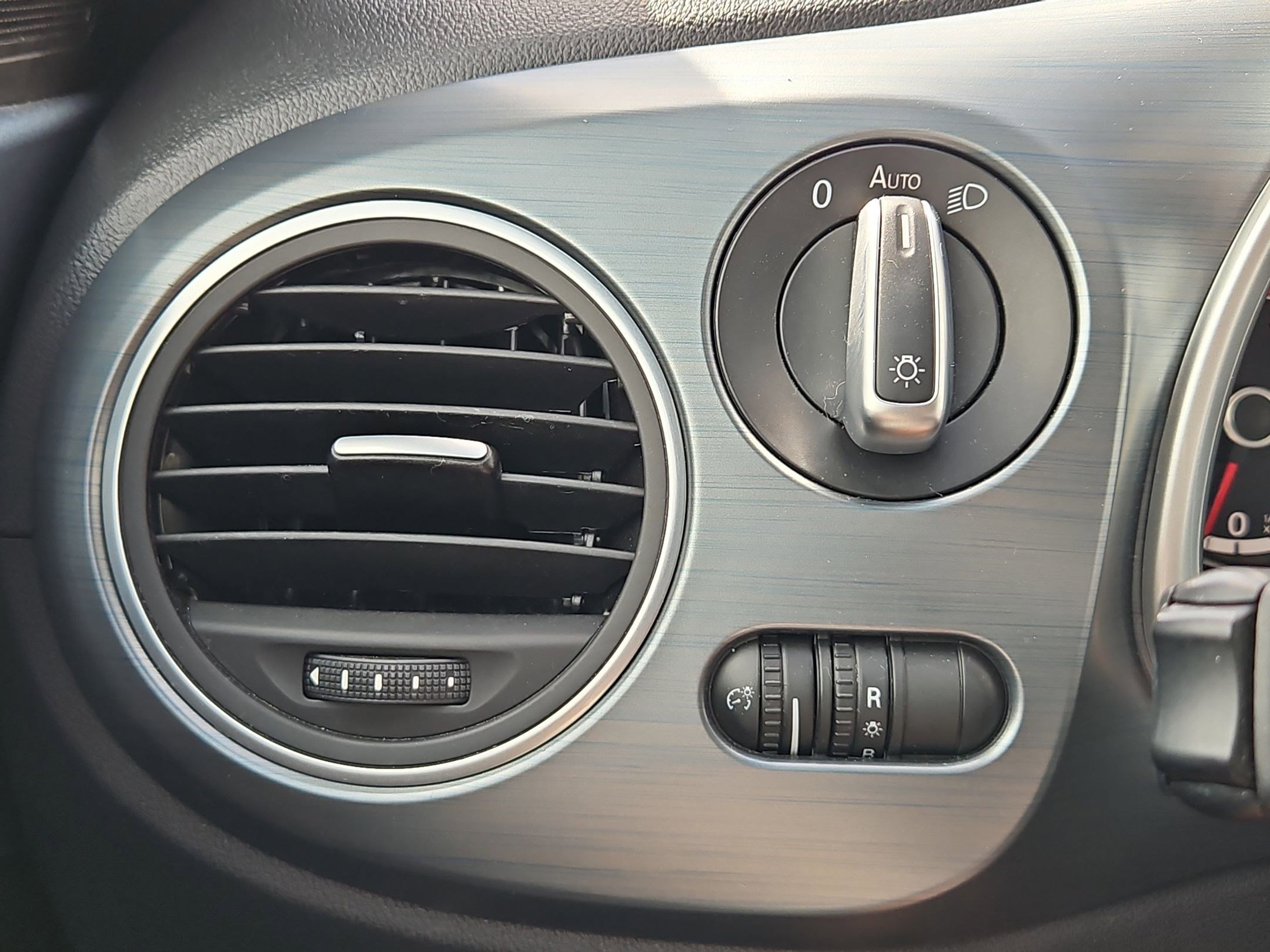 Used 2016 Volkswagen Beetle 1.8T Denim image 20