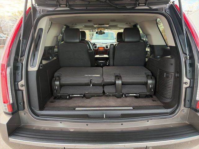 Used 2012 Cadillac Escalade Luxury image 12