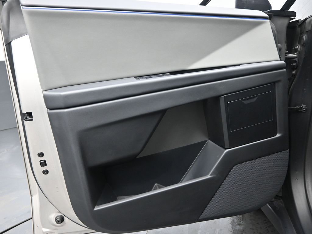 Used 2025 Tesla Cybertruck AWD Crew Cab image 24