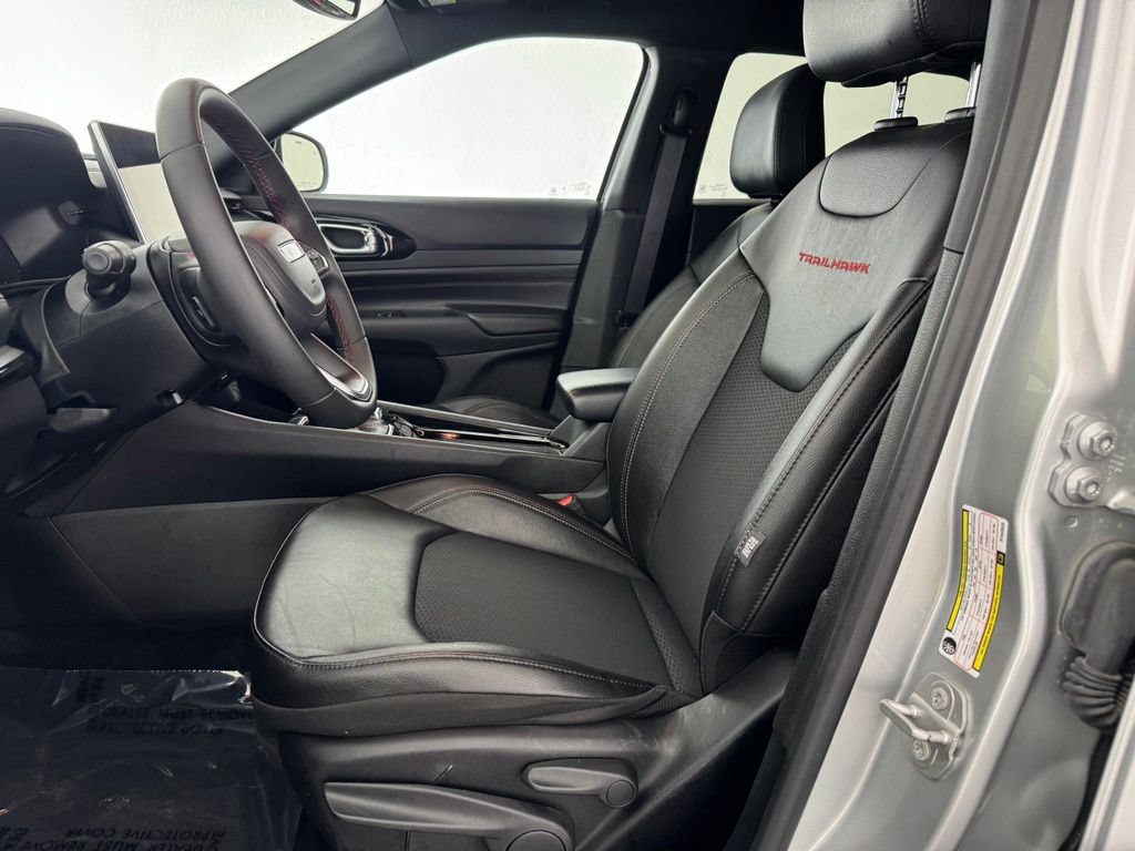 Used 2025 Jeep Compass Trailhawk AWD/4WD image 23