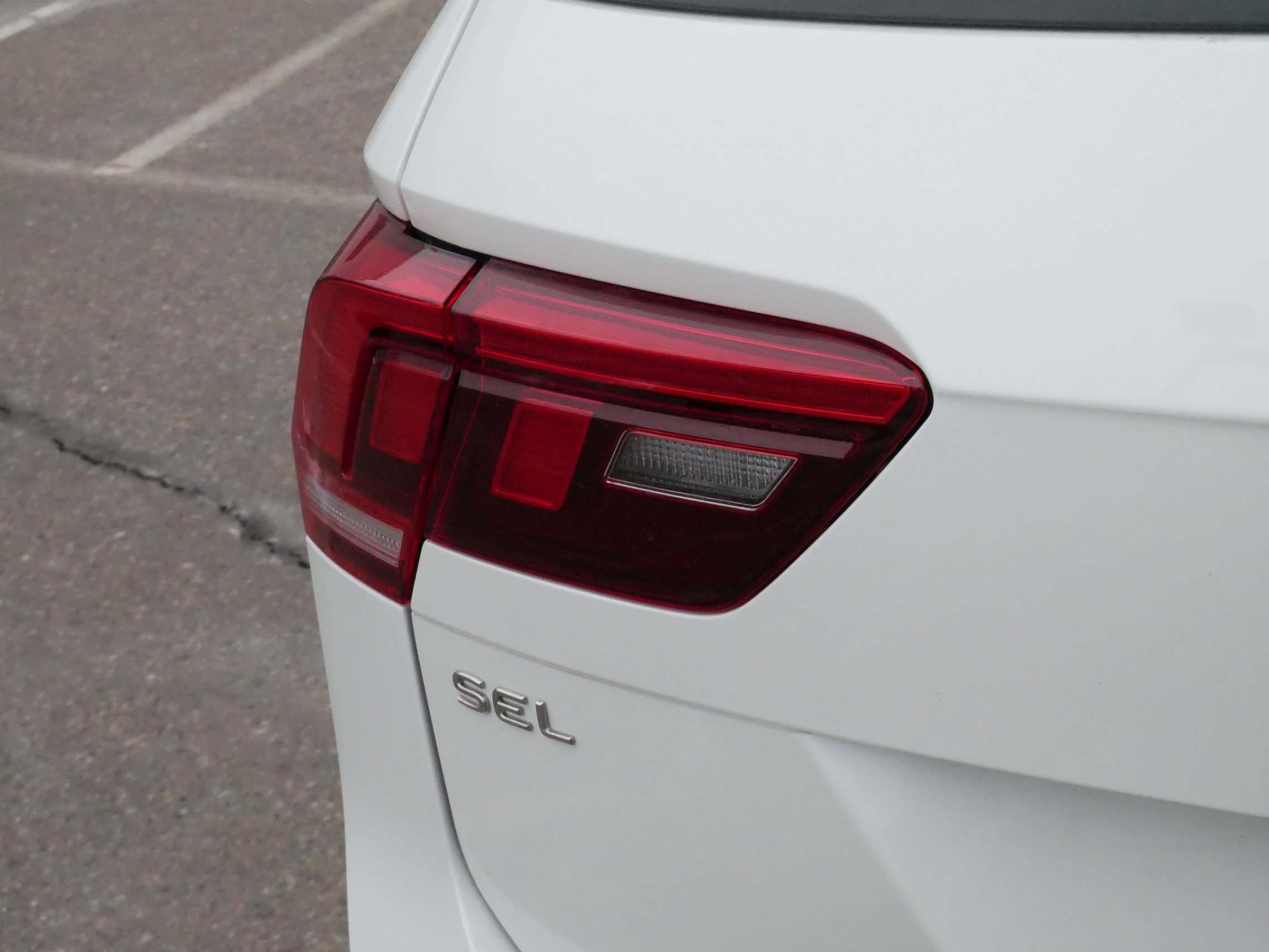 Used 2023 Volkswagen Tiguan SEL R-Line image 17