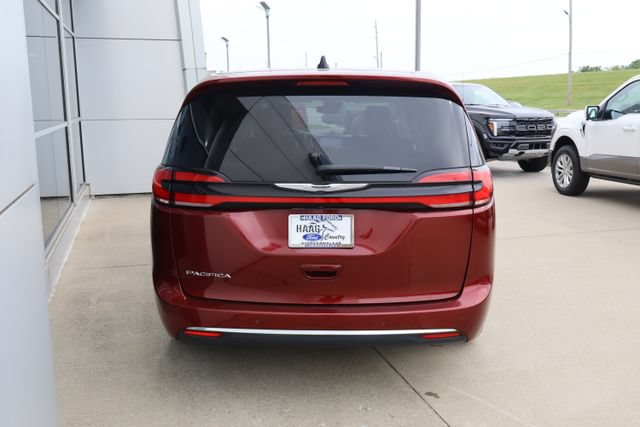 Used 2023 Chrysler Pacifica Touring-L FWD image 4