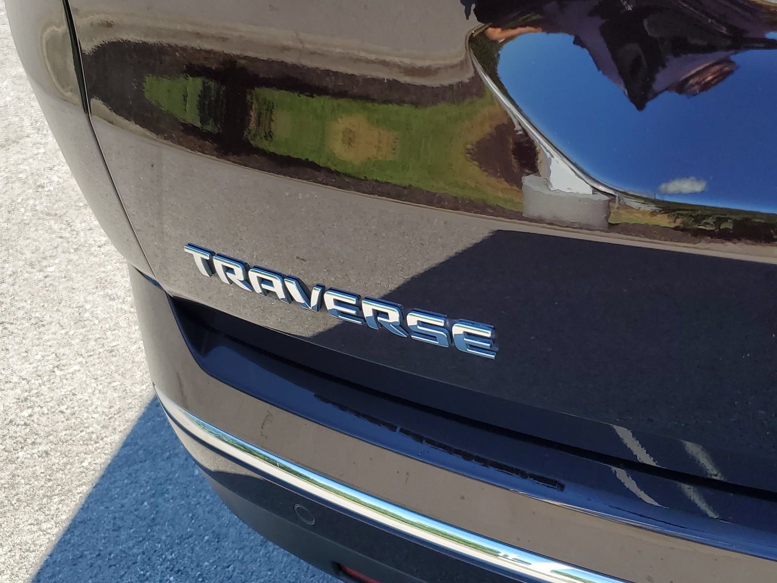 Used 2022 Chevrolet Traverse Premier FWD image 7