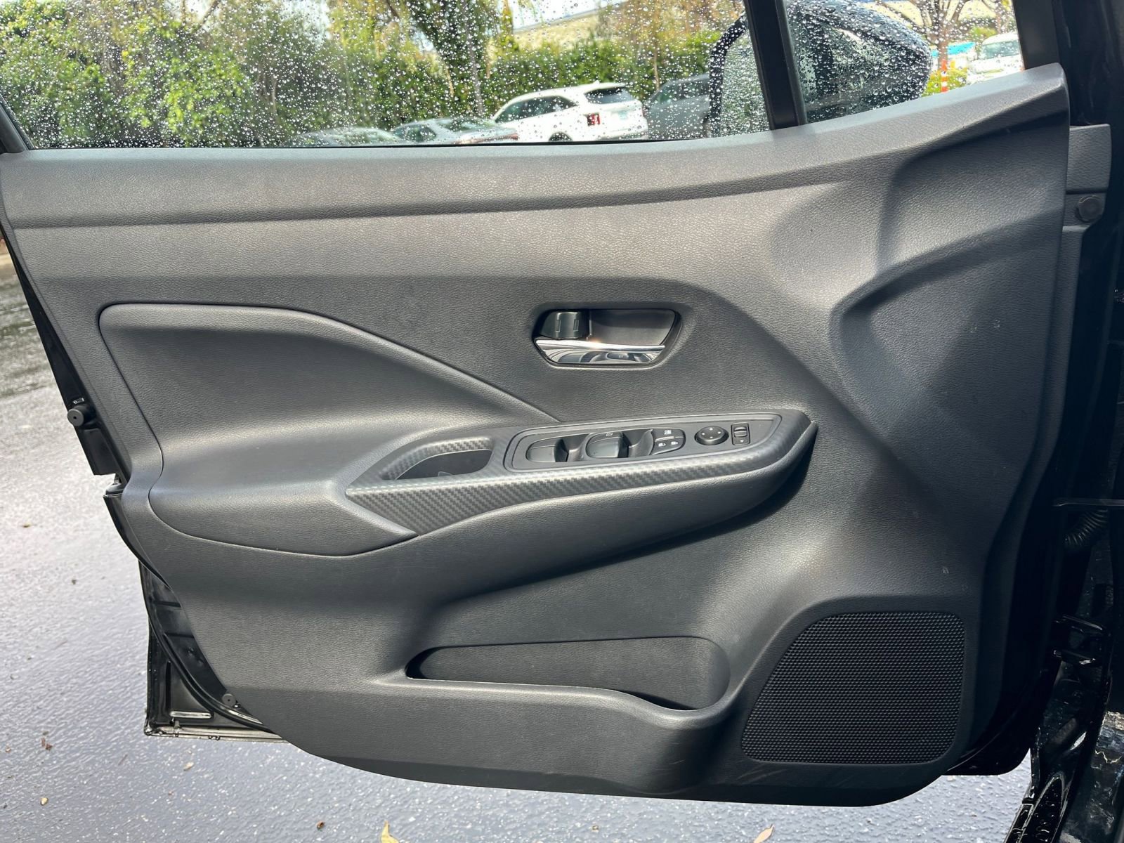 Used 2025 Nissan Versa SV image 18