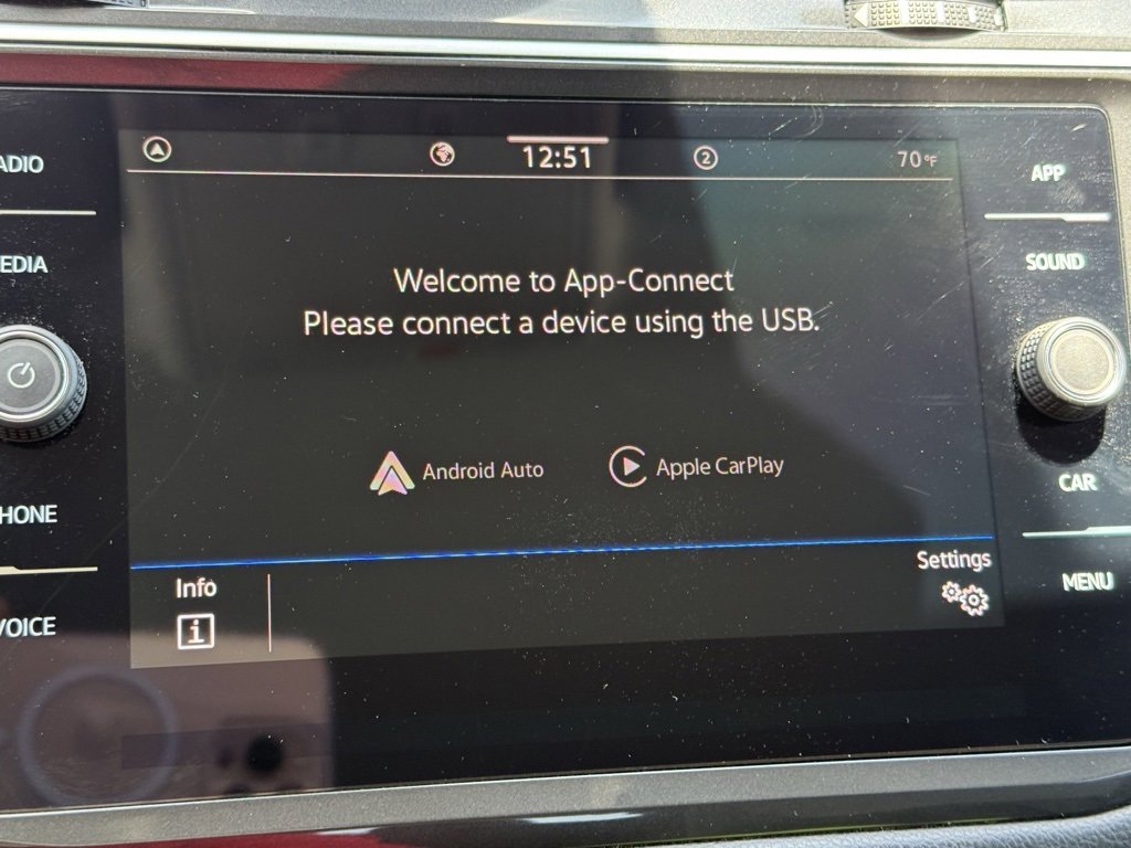 Certified 2024 Volkswagen Tiguan SE image 11