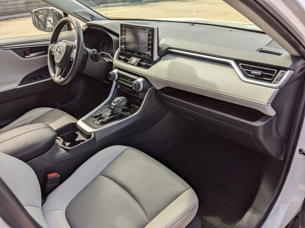 Used 2019 Toyota RAV4 Limited w/ Advanced Technology Package image 21