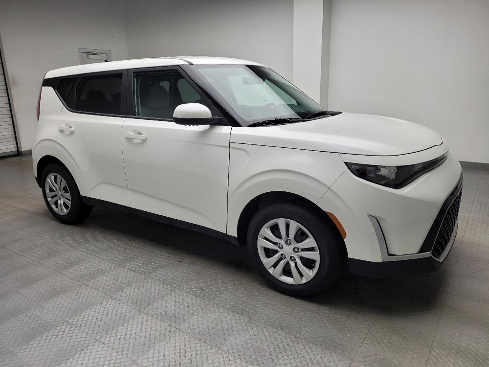 Used 2025 Kia Soul LX image 11