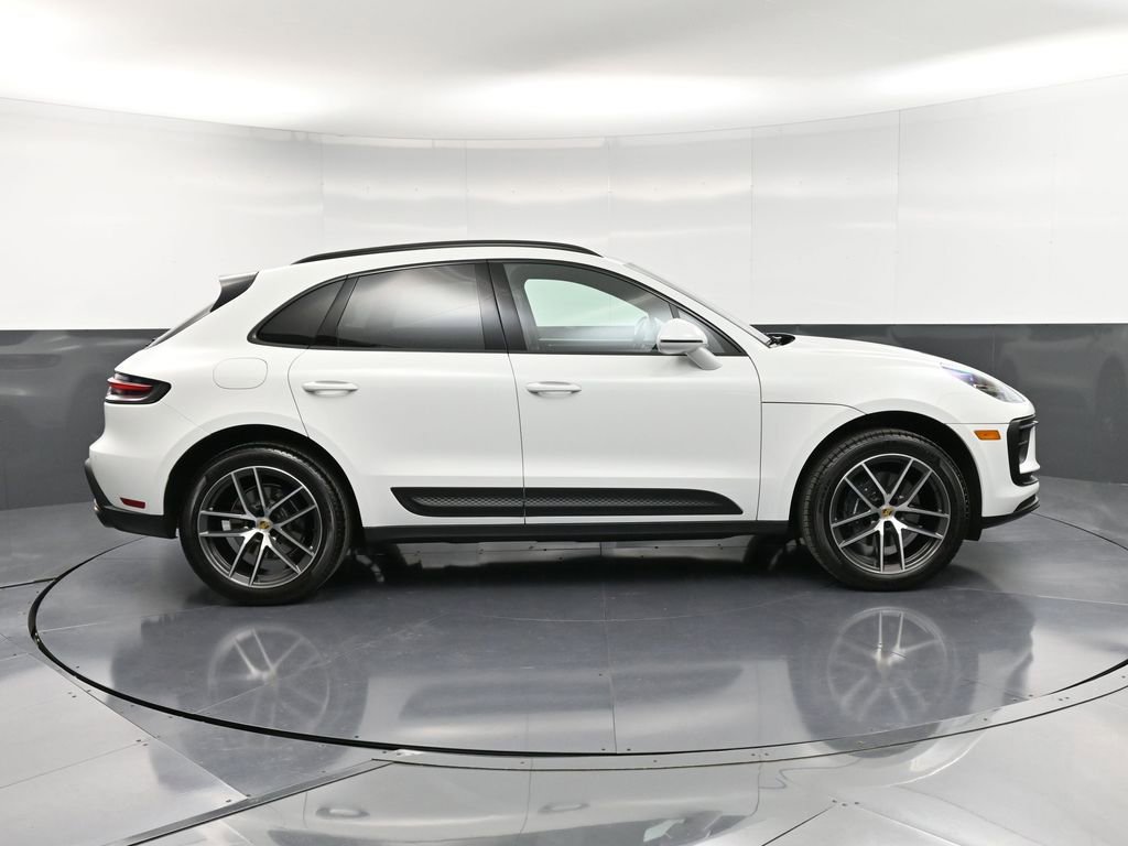 Certified 2025 Porsche Macan image 9