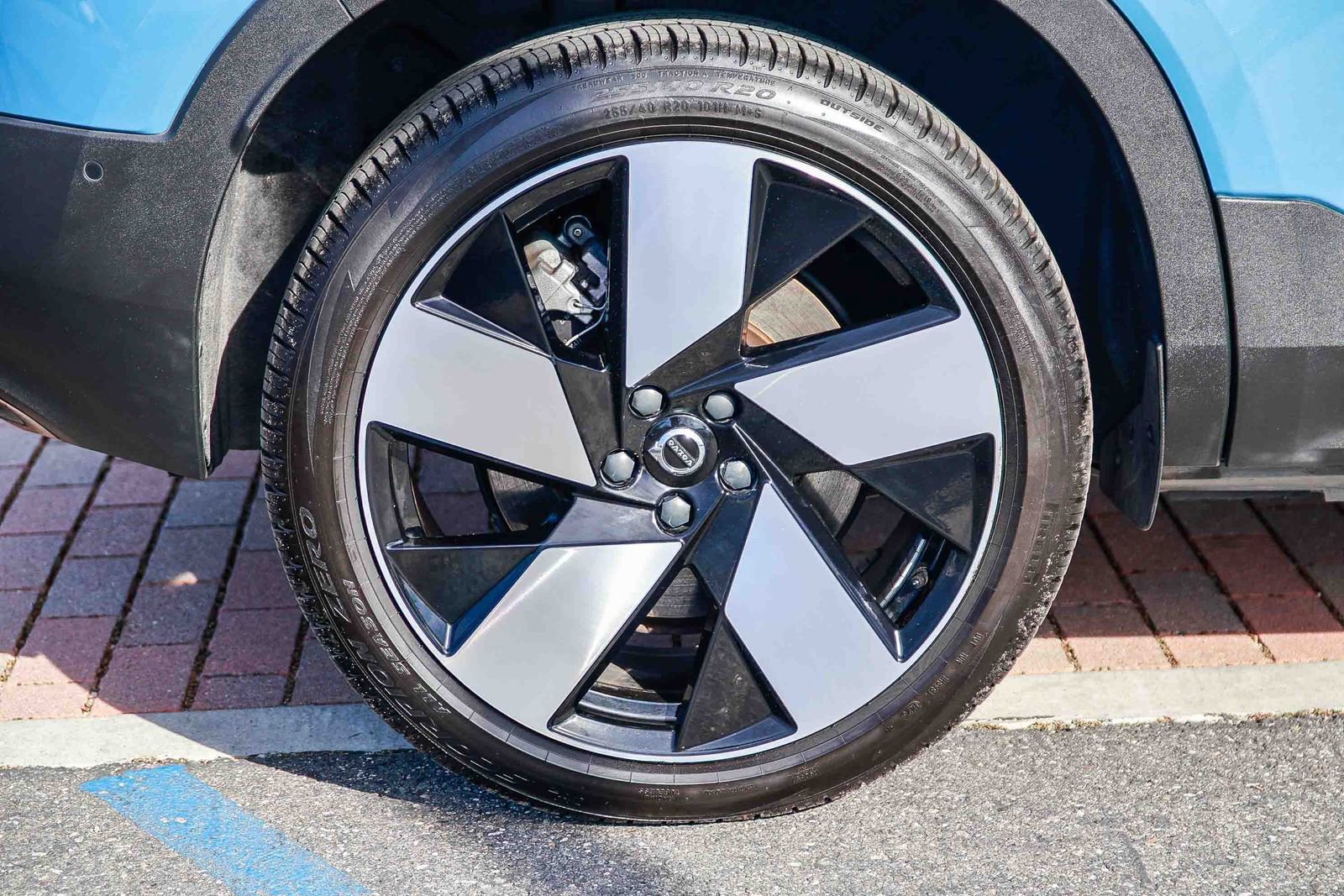 Used 2023 Volvo XC40 Recharge Ultimate w/ Protection Package Premier AWD/4WD image 10