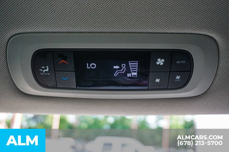 Used 2023 Chrysler Pacifica Touring-L FWD image 37