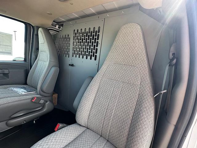 New 2025 Chevrolet Express 3500 Extended w/ Driver Convenience Package image 24