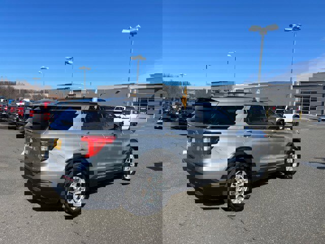 Certified 2021 Ford Explorer XLT w/ Equipment Group 202A image 5