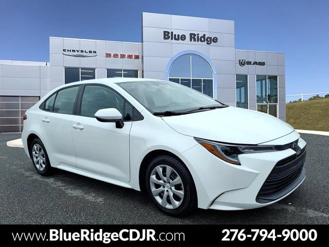 Used 2024 Toyota Corolla LE FWD image 1