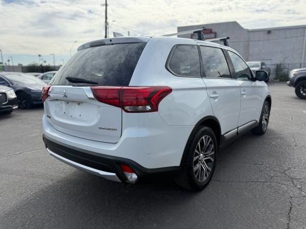 Used 2017 Mitsubishi Outlander ES image 3