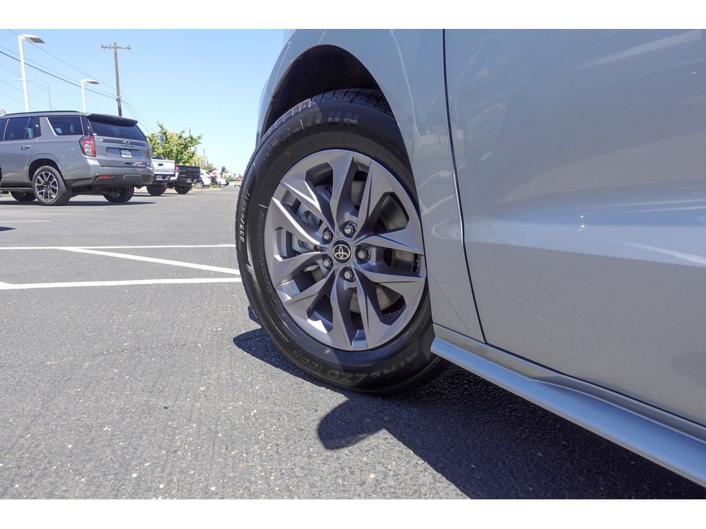 Certified 2023 Toyota Sienna LE FWD image 10