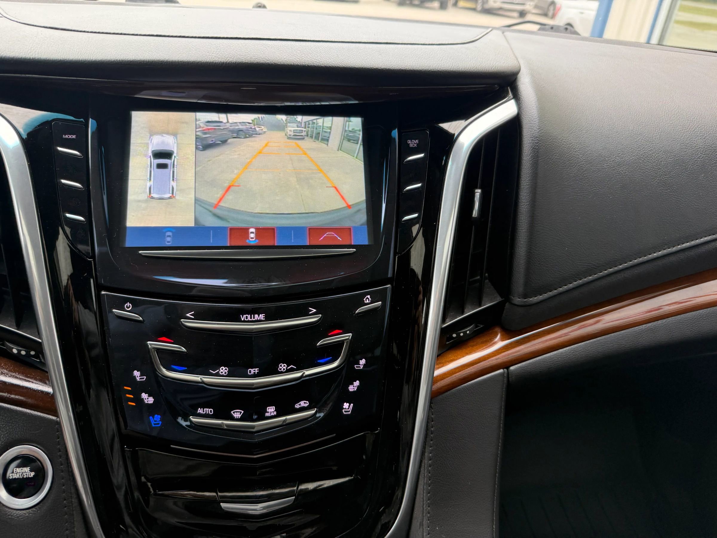 Used 2020 Cadillac Escalade ESV Luxury image 46