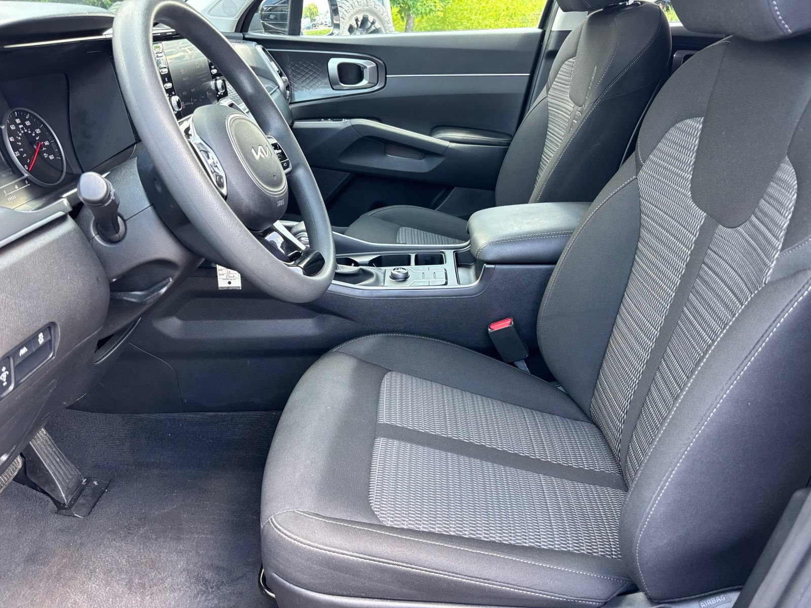 Used 2023 Kia Sorento LX FWD image 14