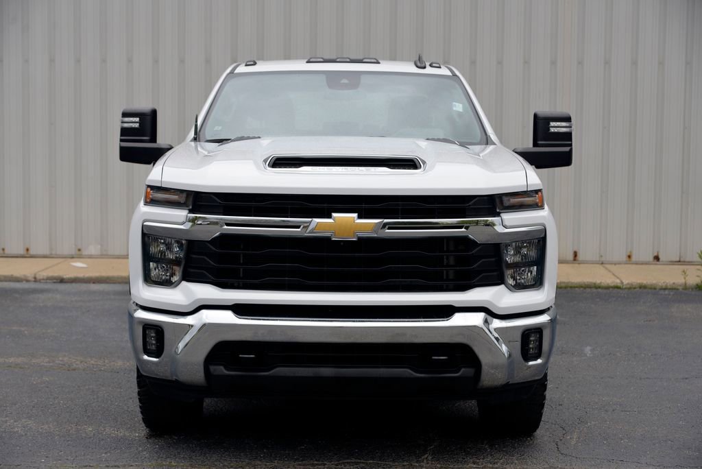 Used 2024 Chevrolet Silverado 2500 LT w/ Safety Package AWD/4WD image 3