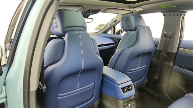 Used 2025 Cadillac Optiq Sport 2 image 32