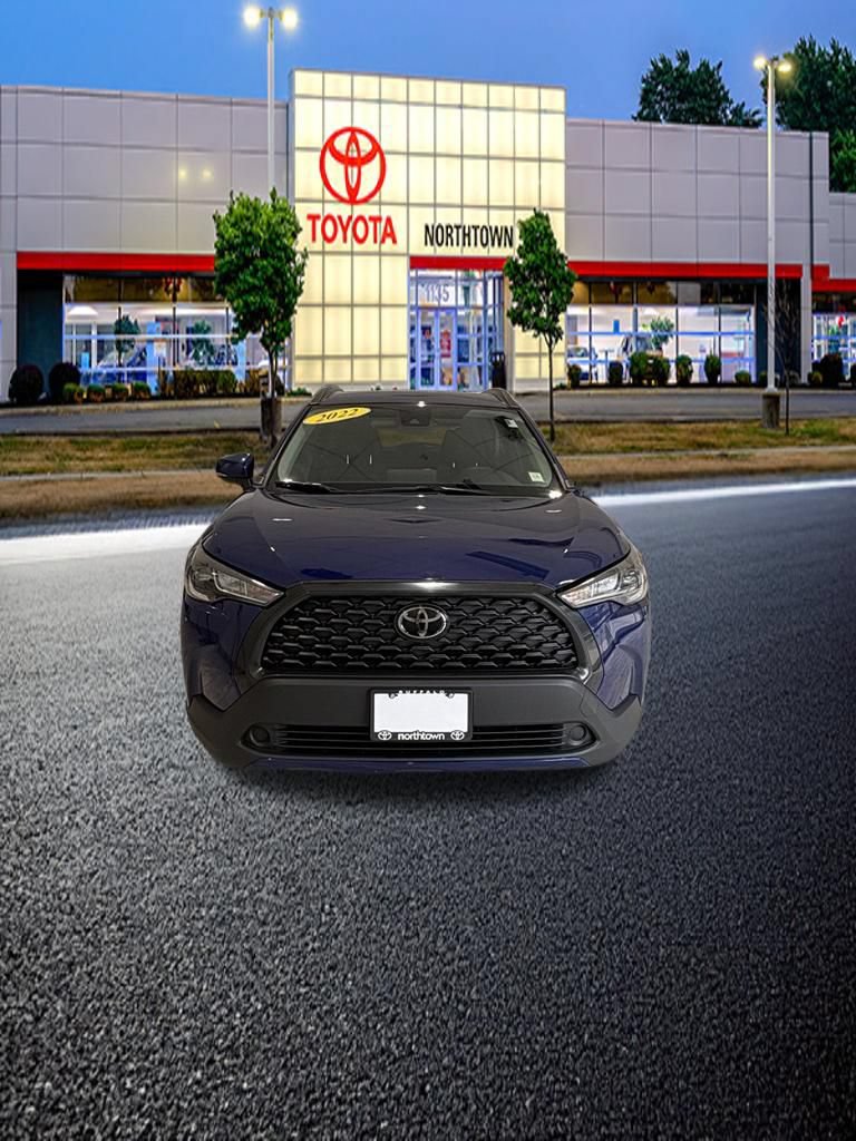 Used 2022 Toyota Corolla Cross LE AWD/4WD image 3