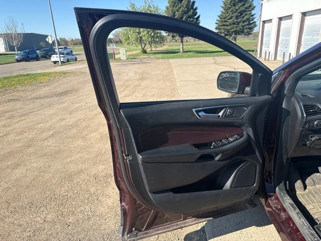 Used 2020 Ford Edge Titanium w/ Equipment Group 301A AWD/4WD image 13