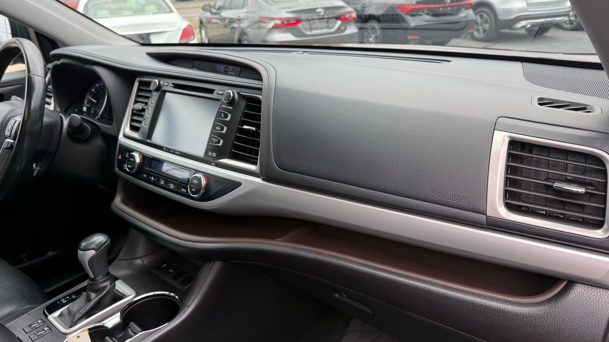 Used 2017 Toyota Highlander XLE image 19