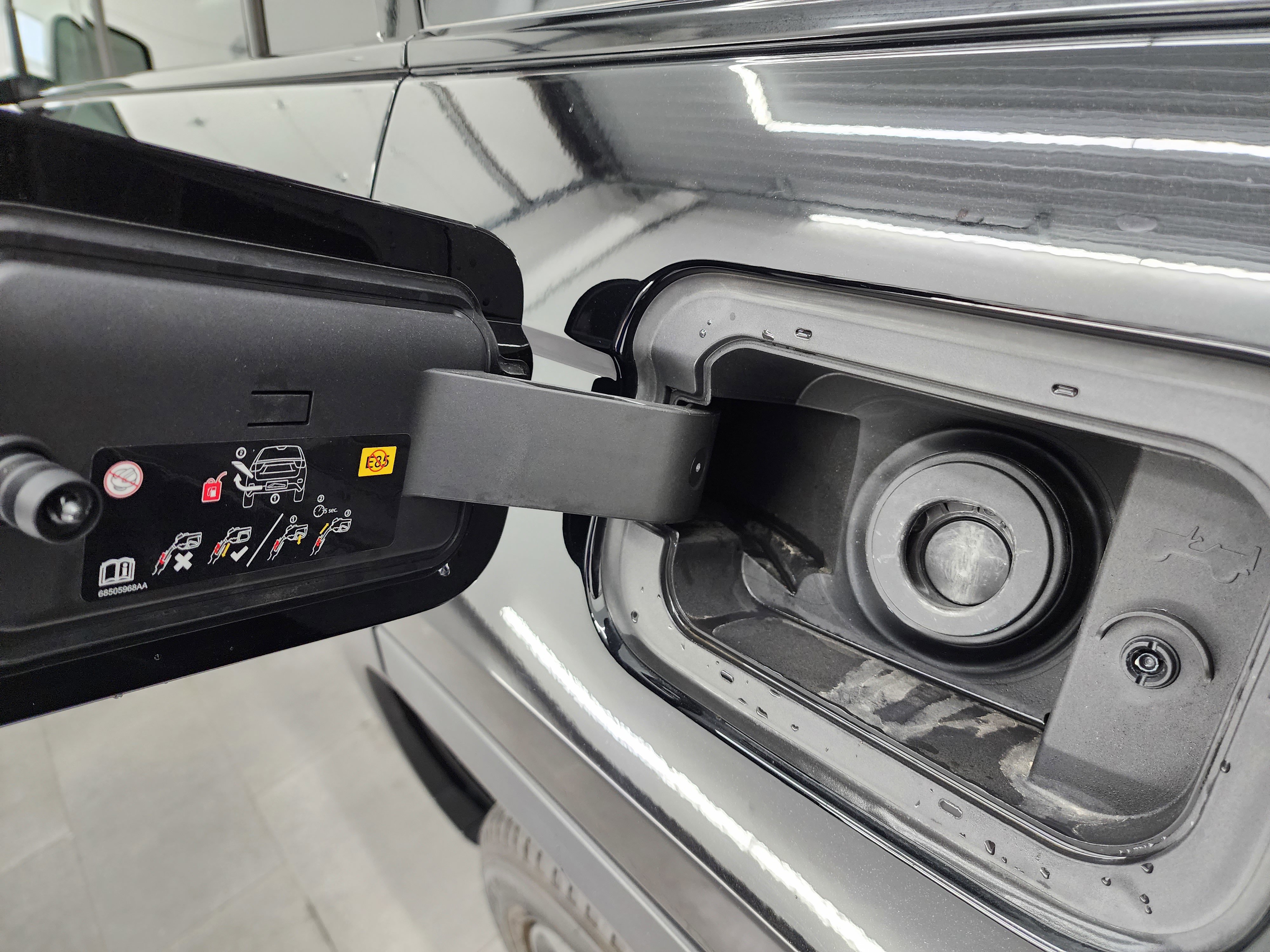 Used 2023 Jeep Grand Cherokee Limited w/ Black Appearance Package image 34