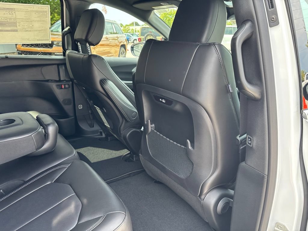 New 2027 Chrysler Pacifica Select FWD image 19