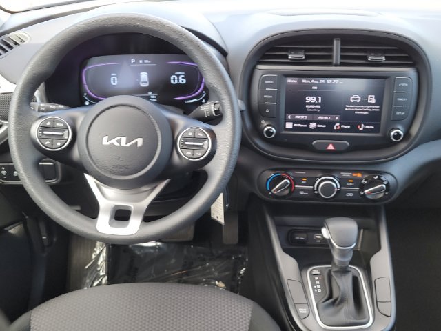 Certified 2025 Kia Soul LX w/ LX Technology Package FWD image 12