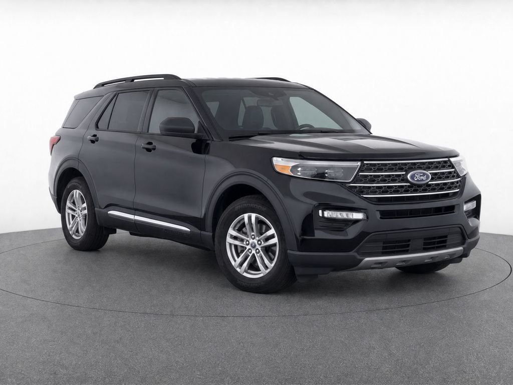 Used 2023 Ford Explorer XLT w/ Equipment Group 202A AWD/4WD image 17