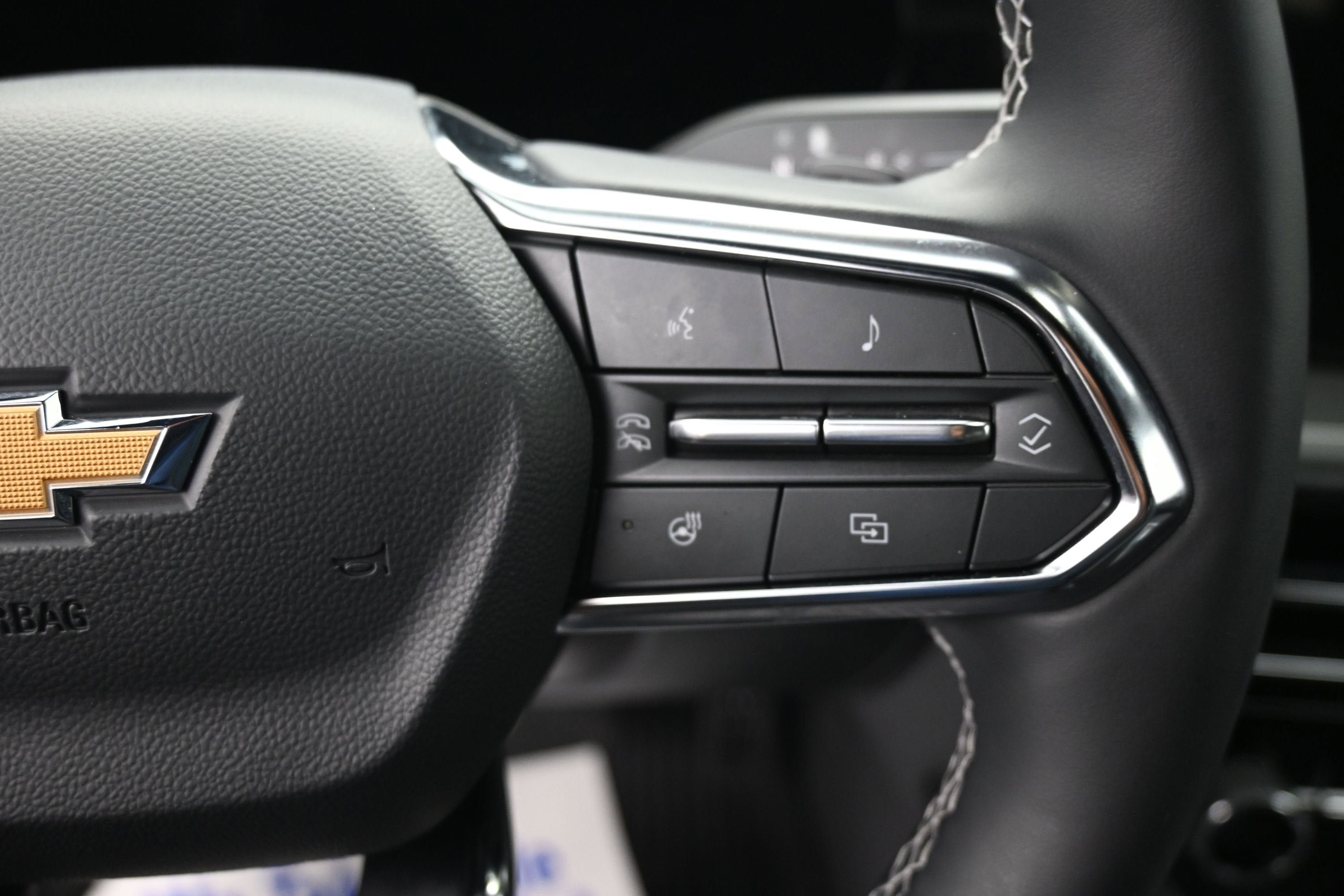Used 2026 Chevrolet Traverse LT w/ Driver Confidence Package FWD image 13