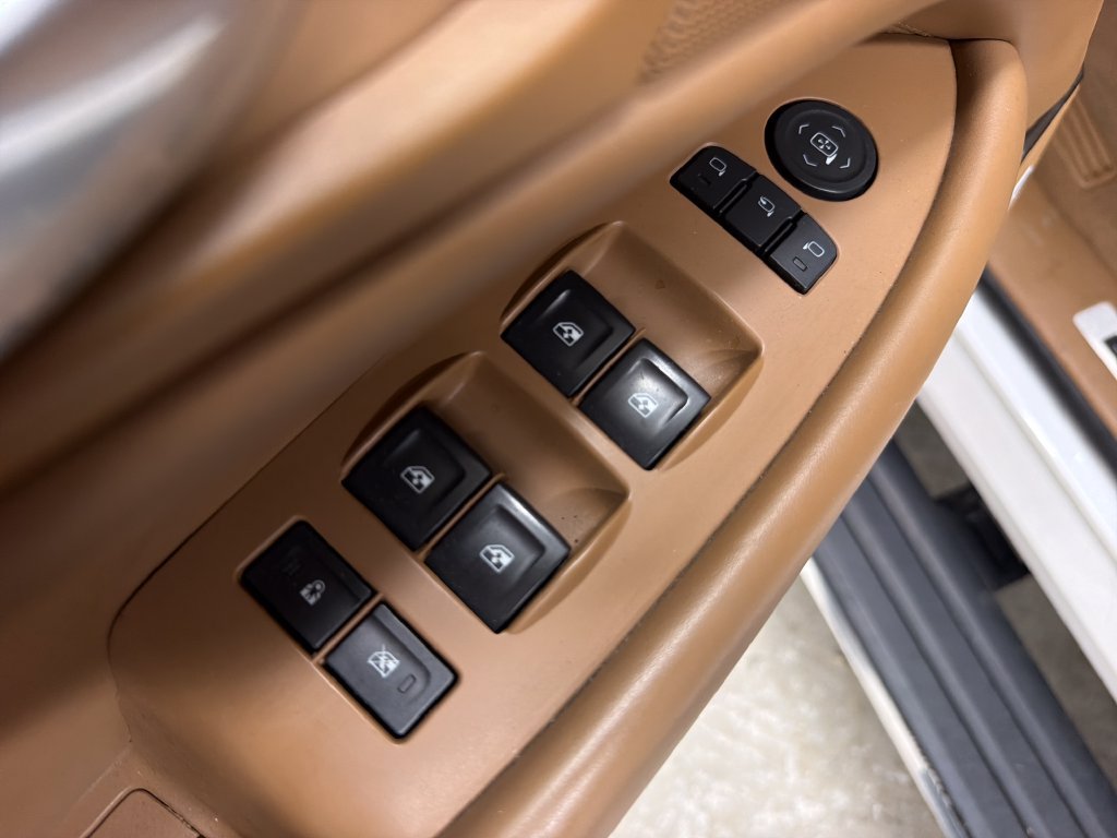 Used 2017 Cadillac Escalade Platinum AWD/4WD image 18