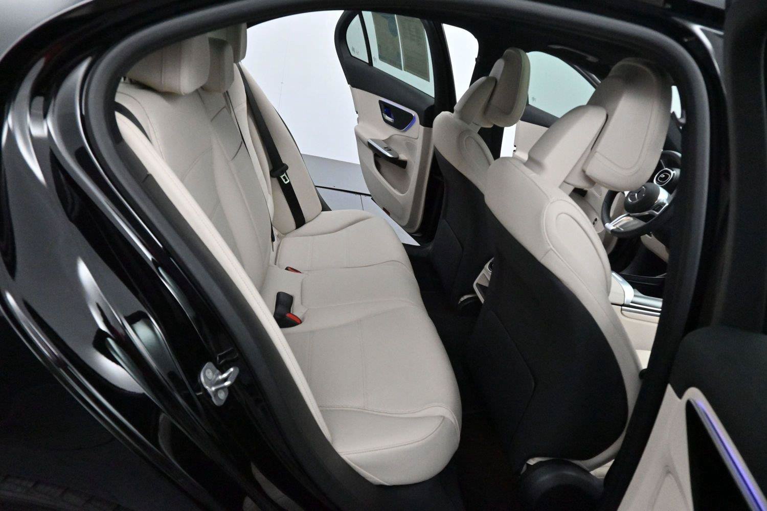 Used 2025 Mercedes-Benz C 300 4MATIC Sedan image 30